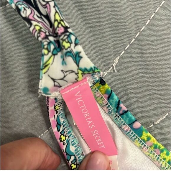 VICTORIA’S SECRET | push up bikini top 32D - Picture 4 of 6